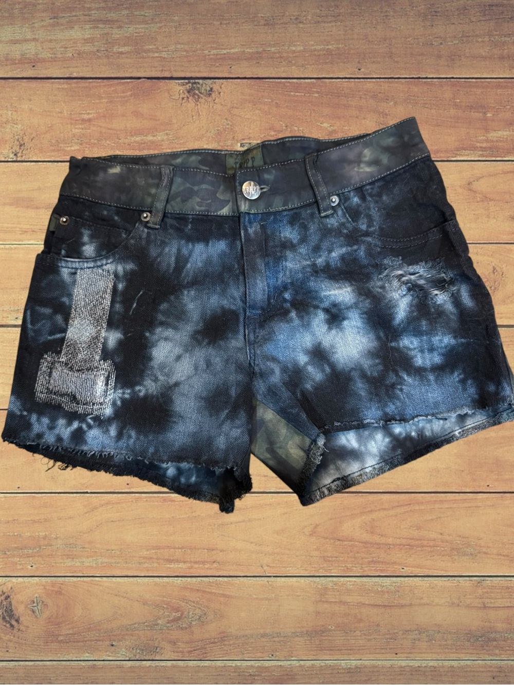 Tripp NYC Black & Blue Tie-Dye and Camouflage Deconstructed Denim Shorts 25 NWT - Picture 7 of 13